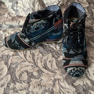 ***SOLD*** Toms Wedge Booties